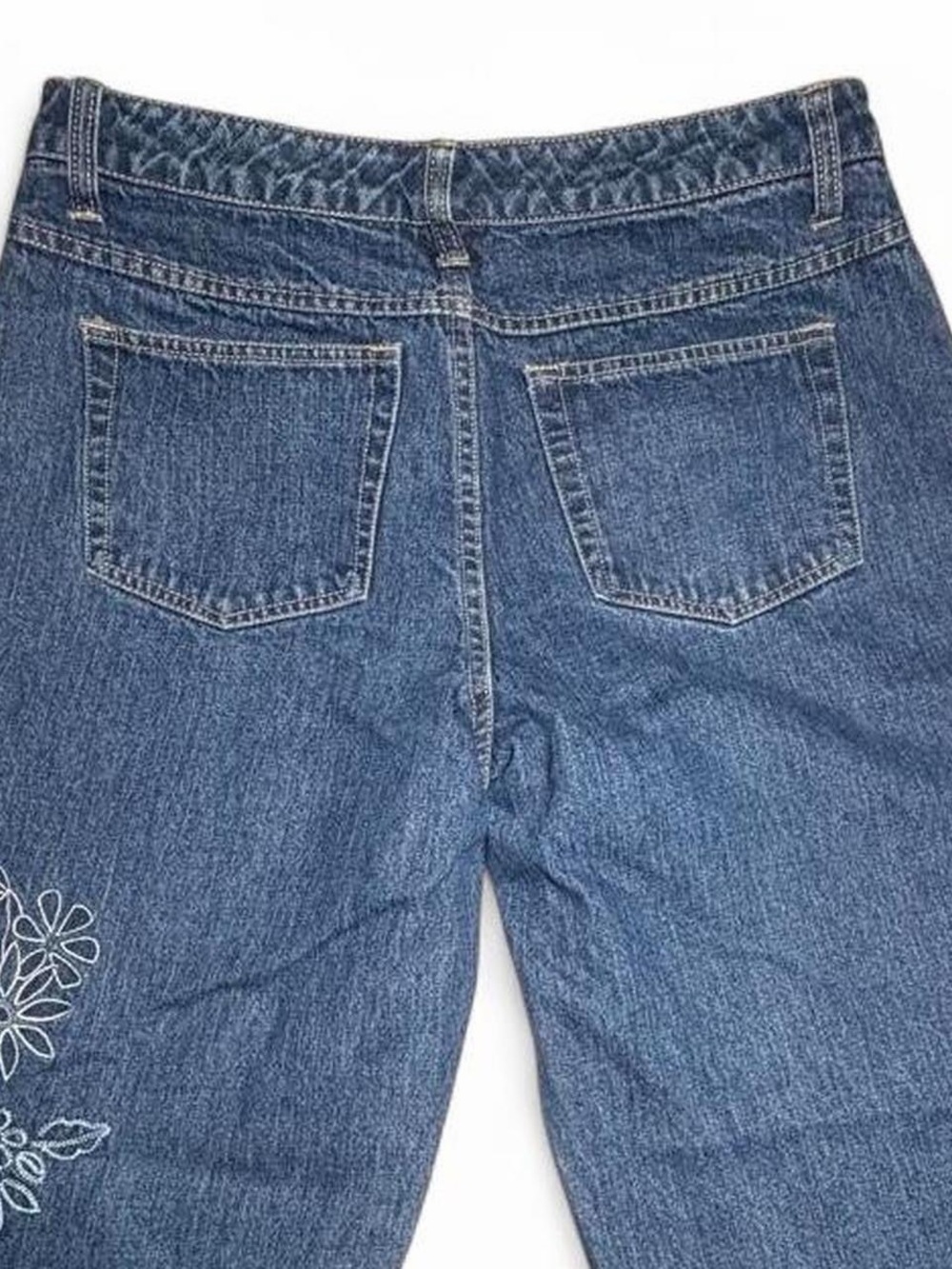 Y2K Blue Denim Capri Jeans with Floral Embroidery - Picture 6 of 7